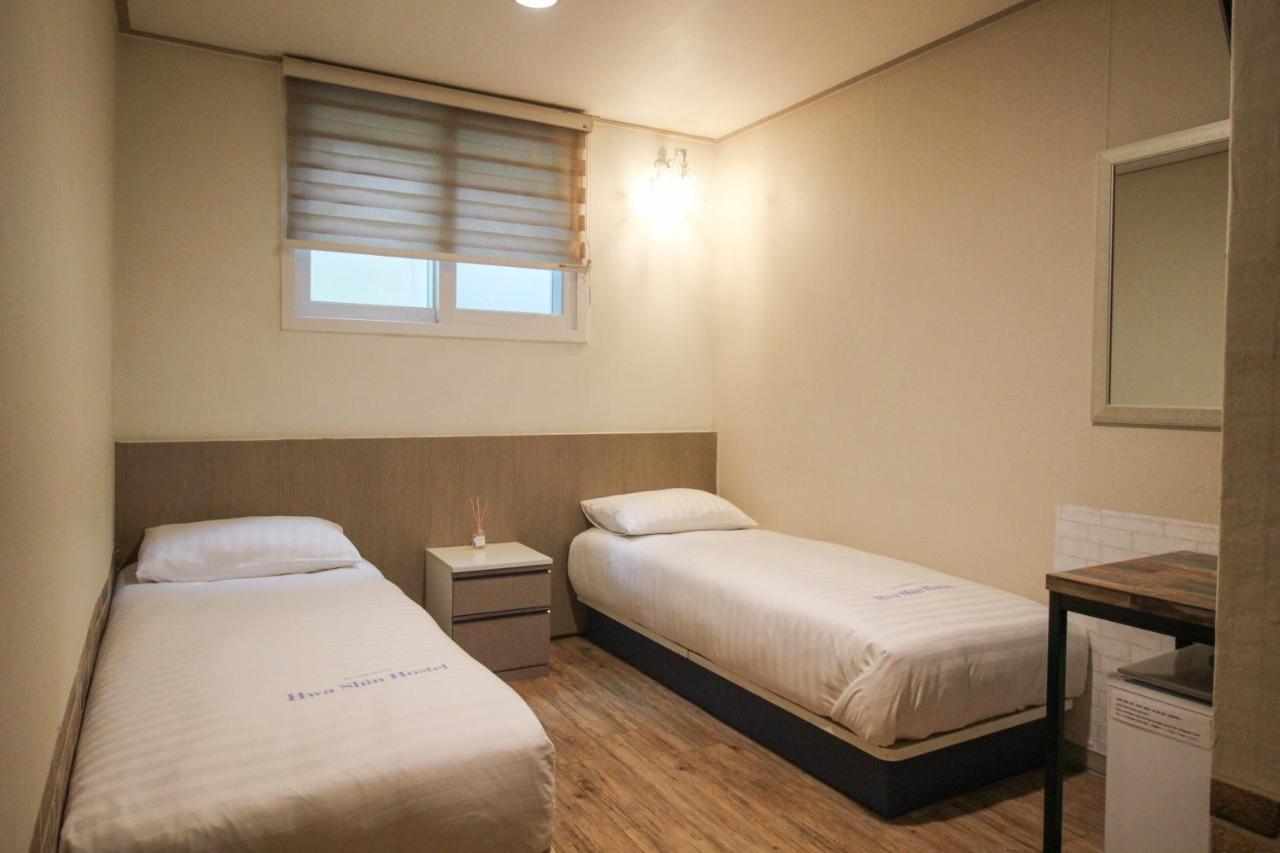 Dongdaemun Hwashin Hostel Seoul Exterior photo