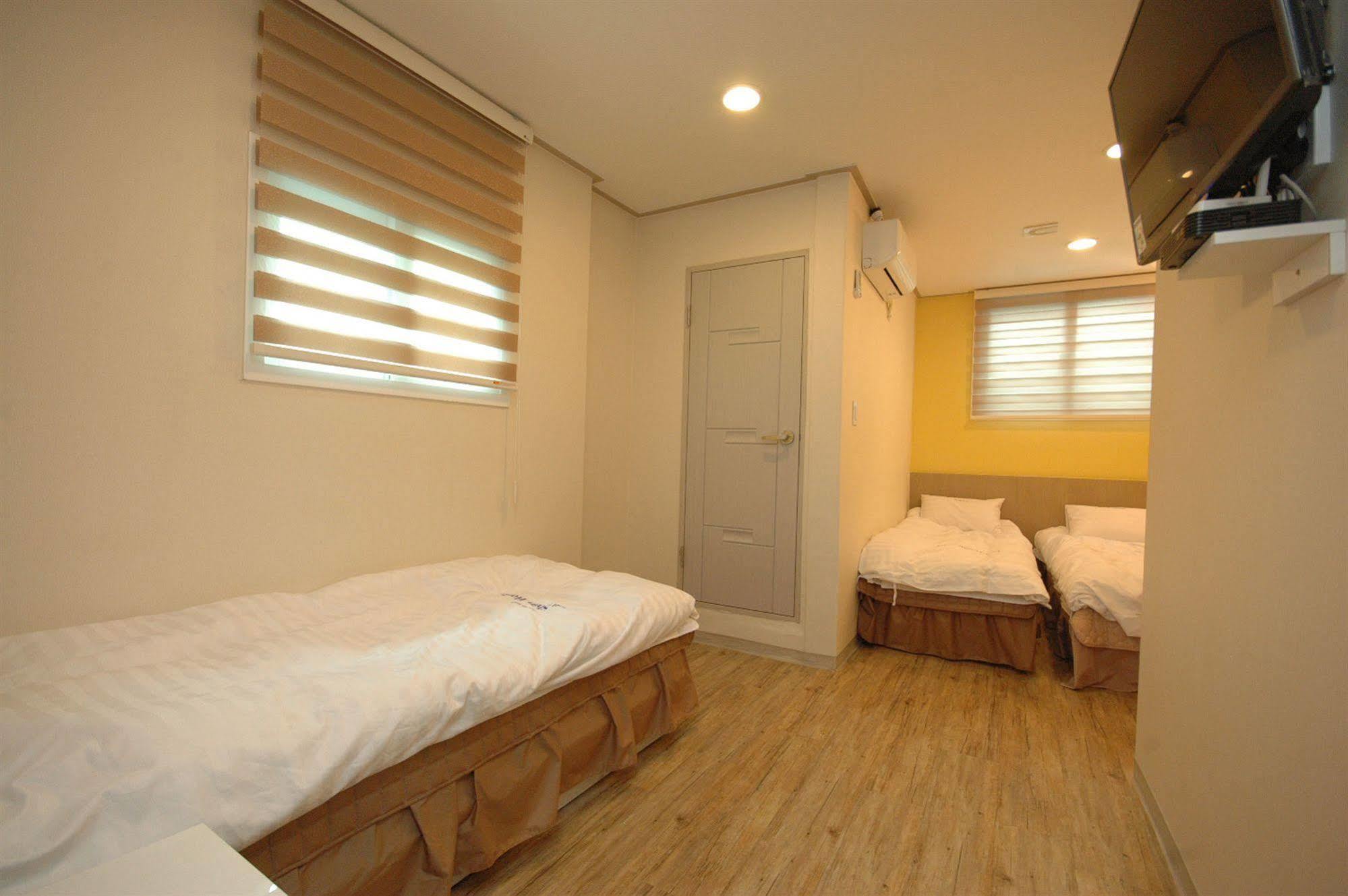 Dongdaemun Hwashin Hostel Seoul Exterior photo
